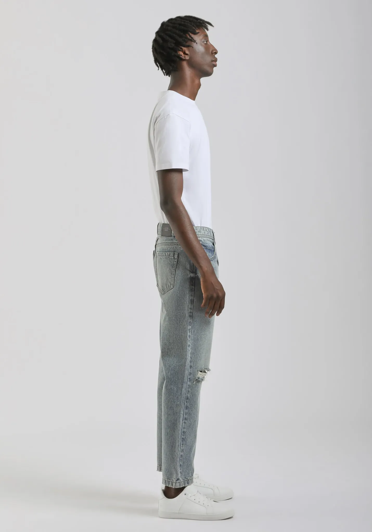 Jeans slim fit con strappi