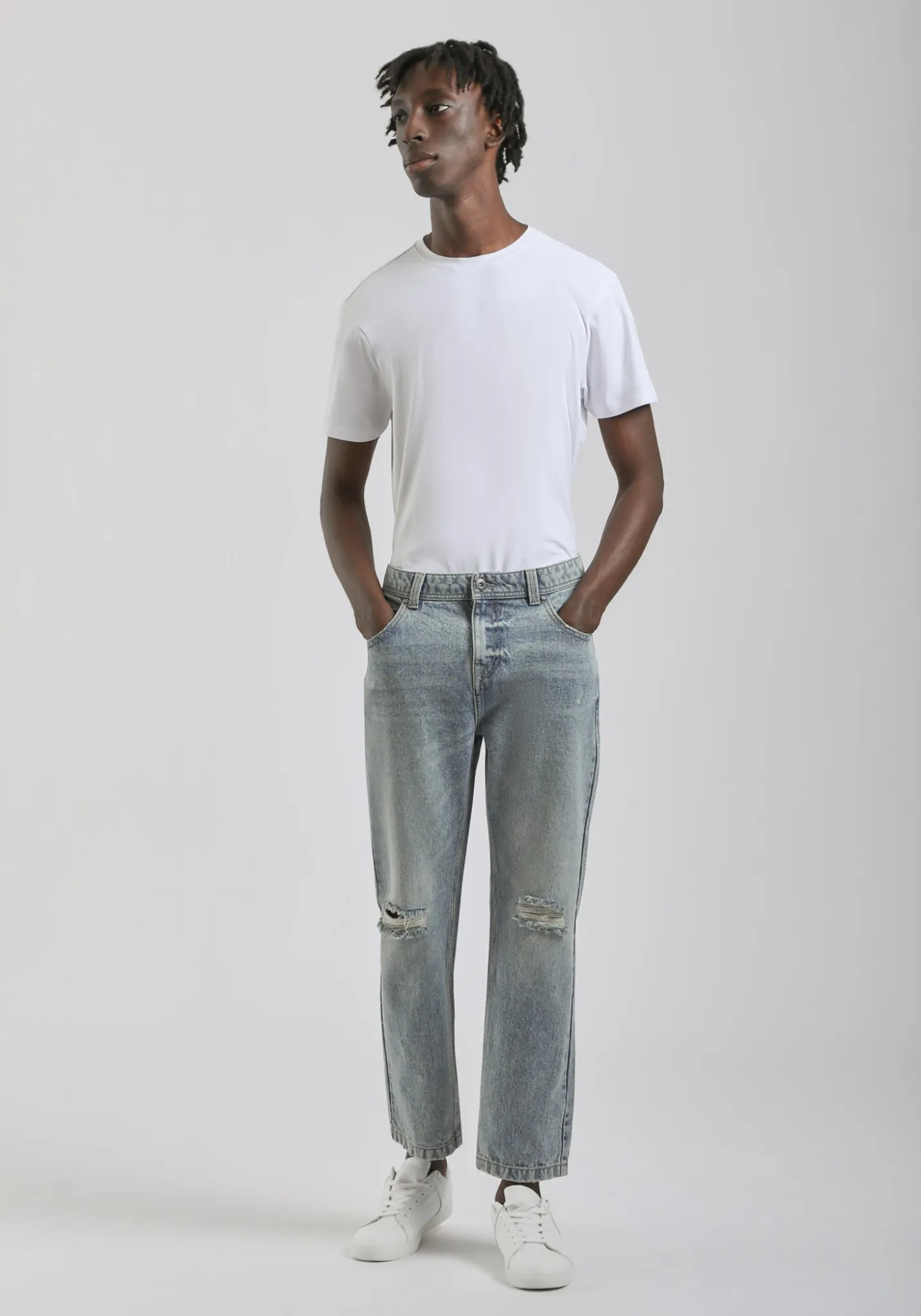 Jeans slim fit con strappi