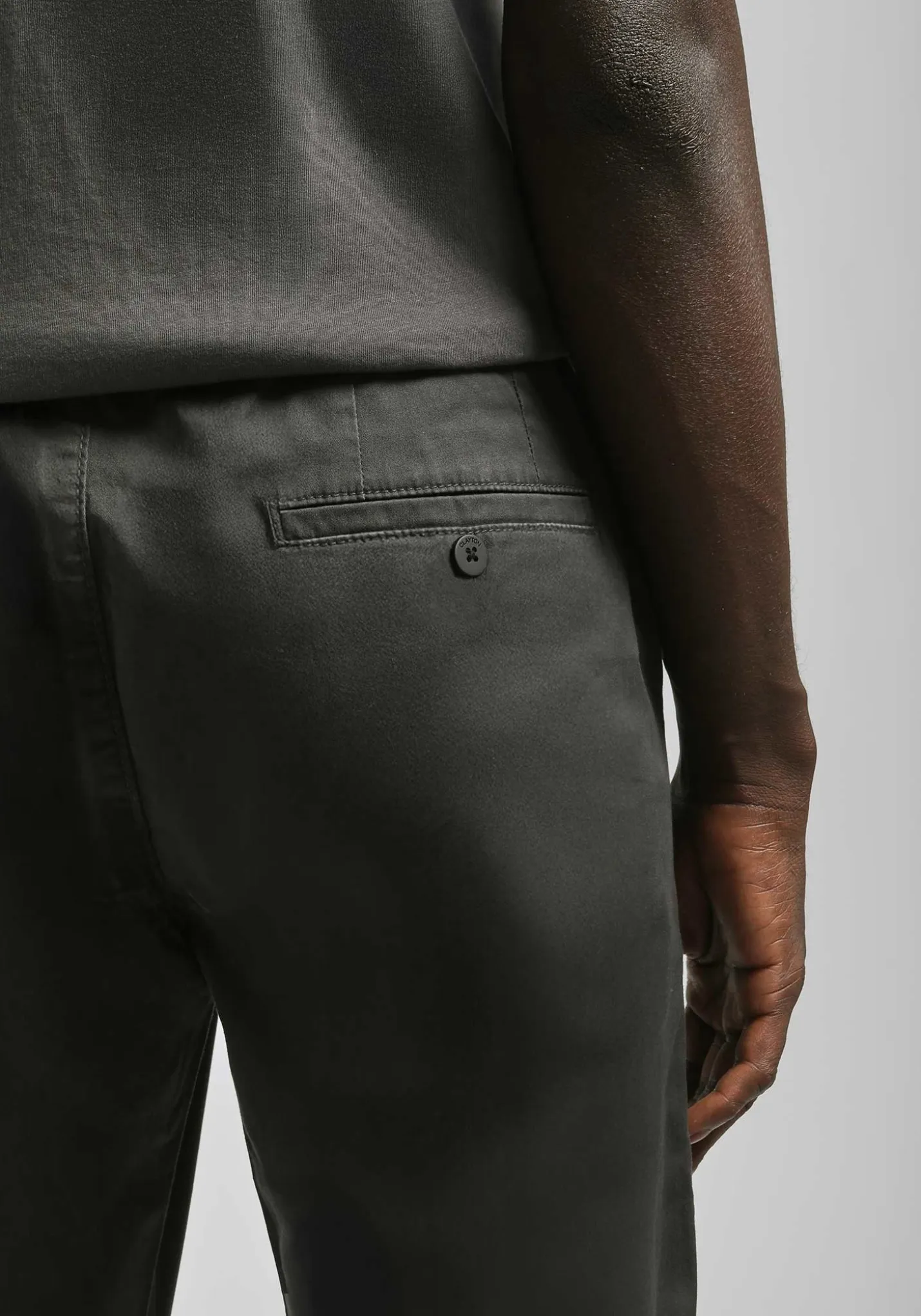 Pantaloni chino in cotone