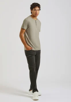 T-shirt collo serafino