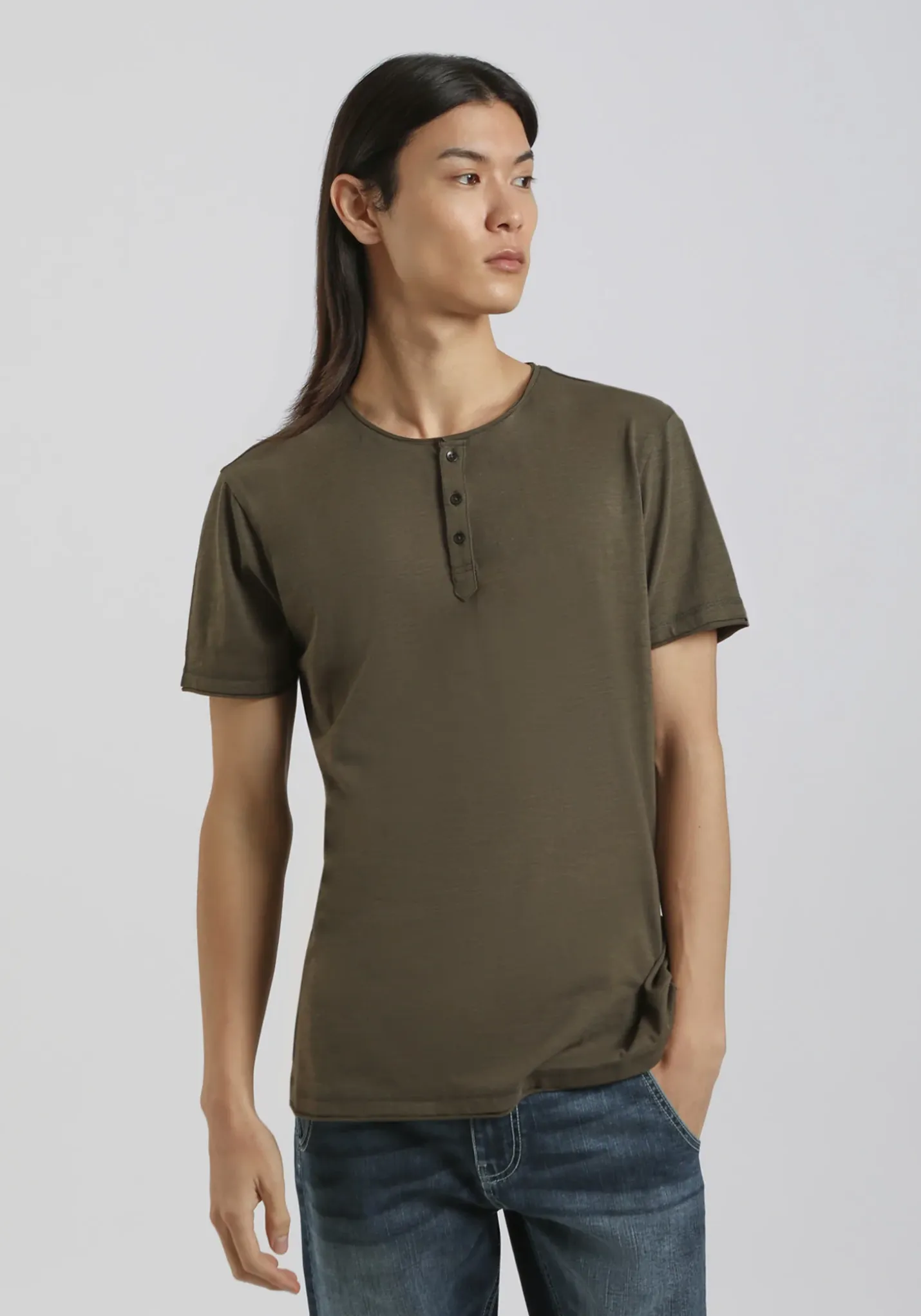 T-shirt collo serafino