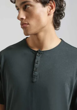 T-shirt collo serafino