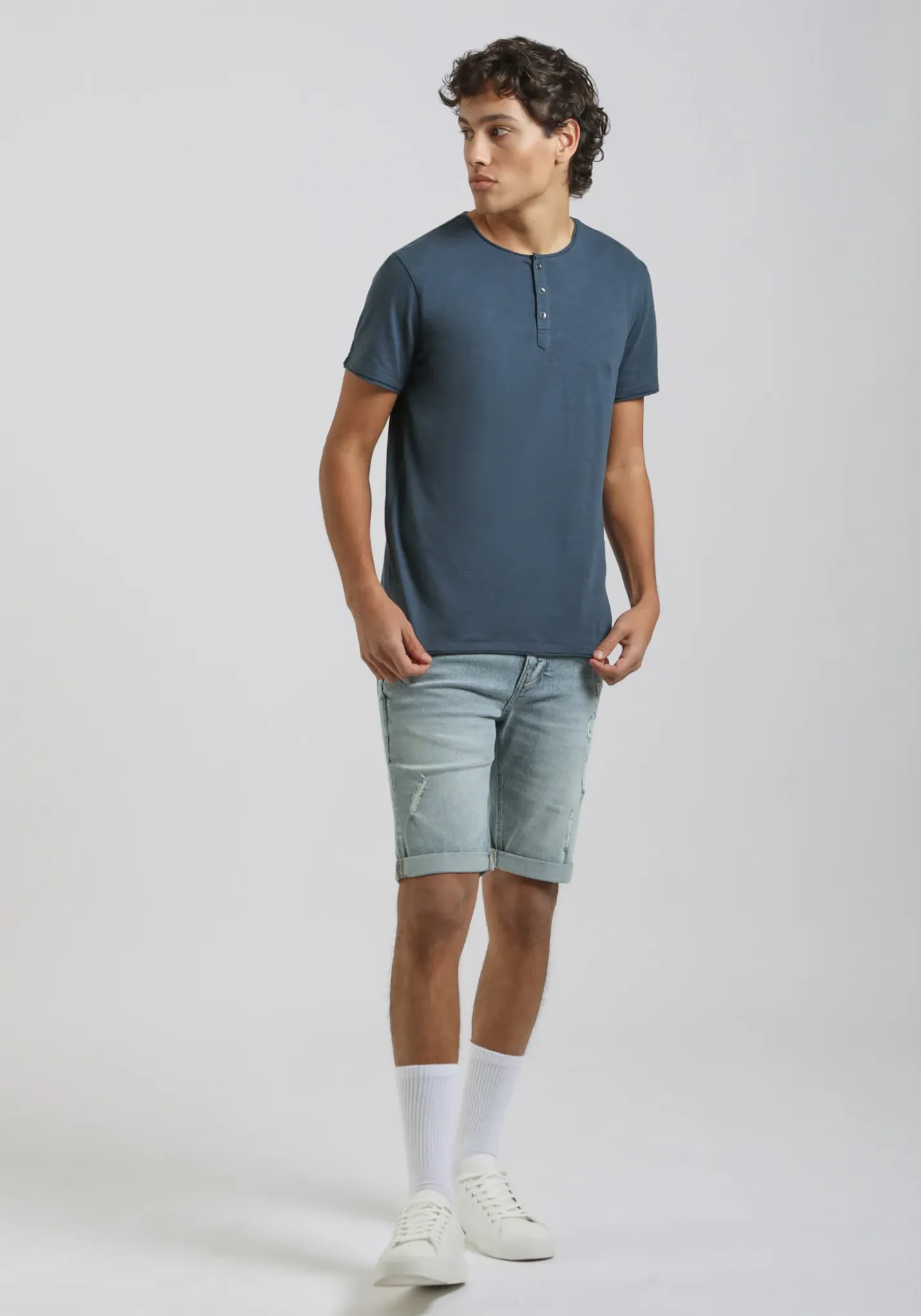 T-shirt collo serafino