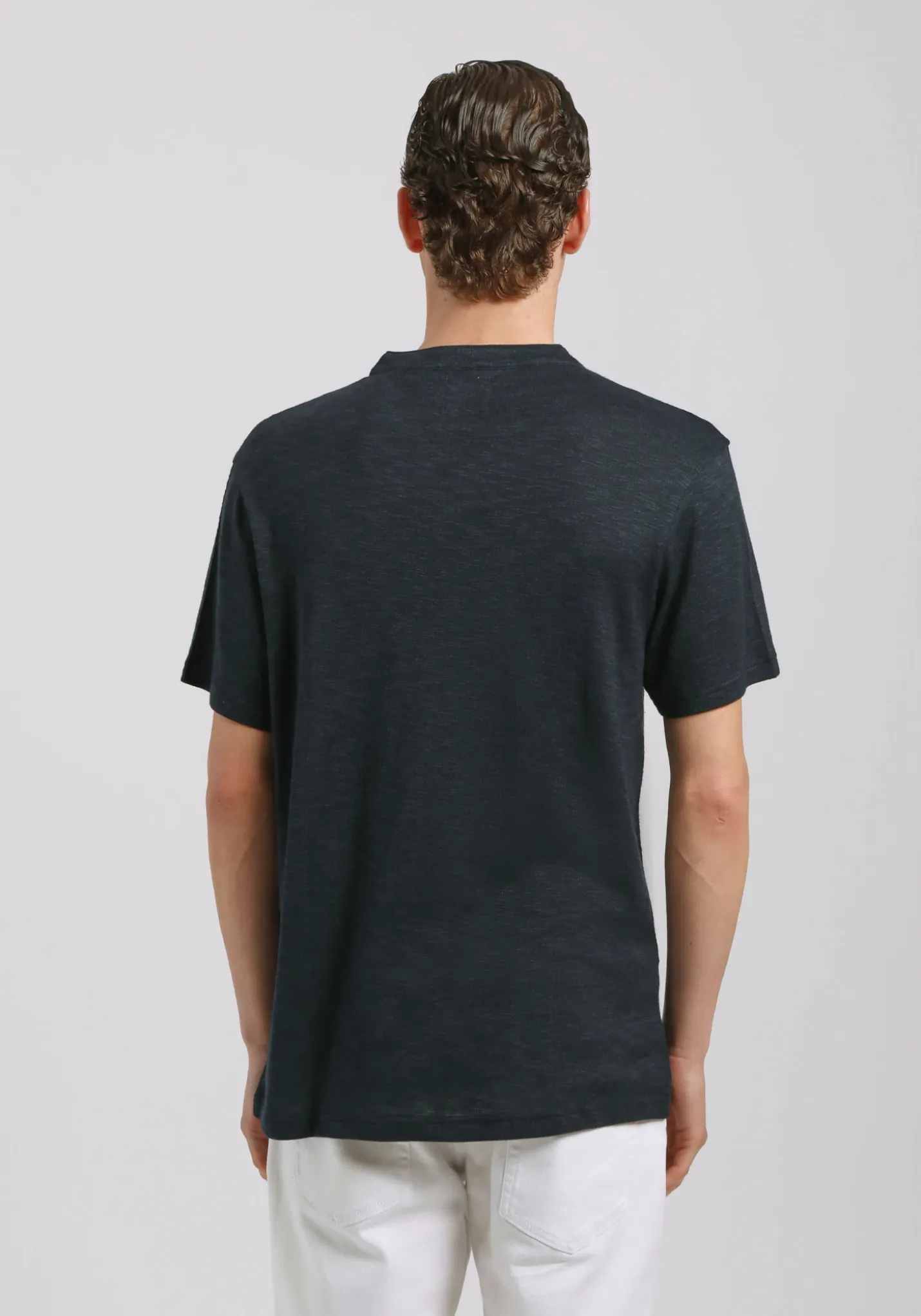 T-shirt con scollo a V