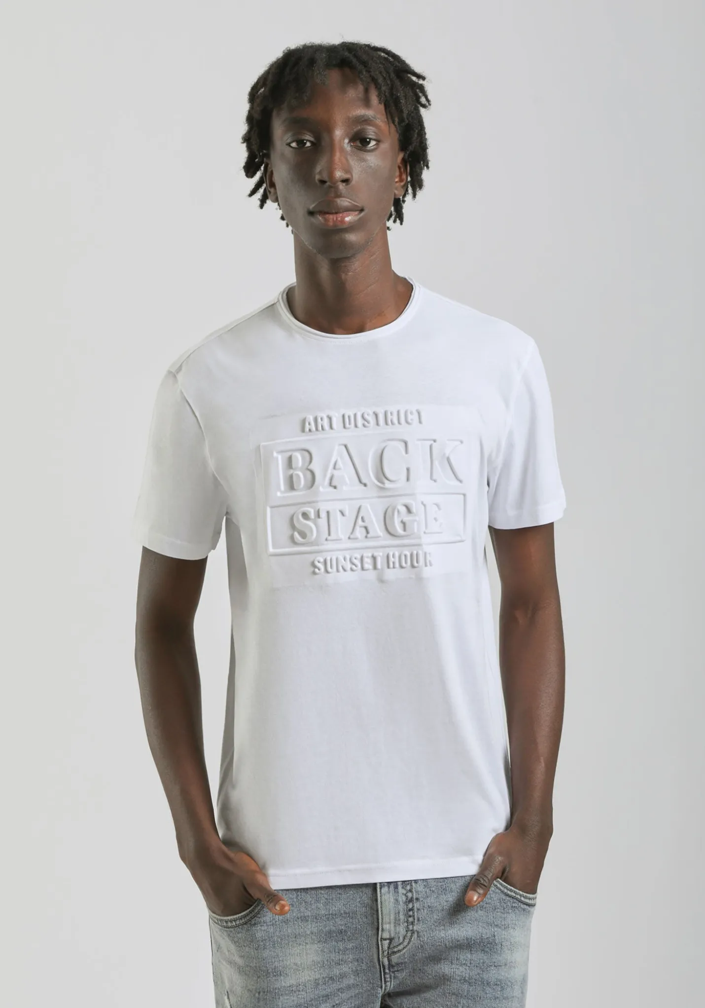 T-shirt con stampa a rilievo