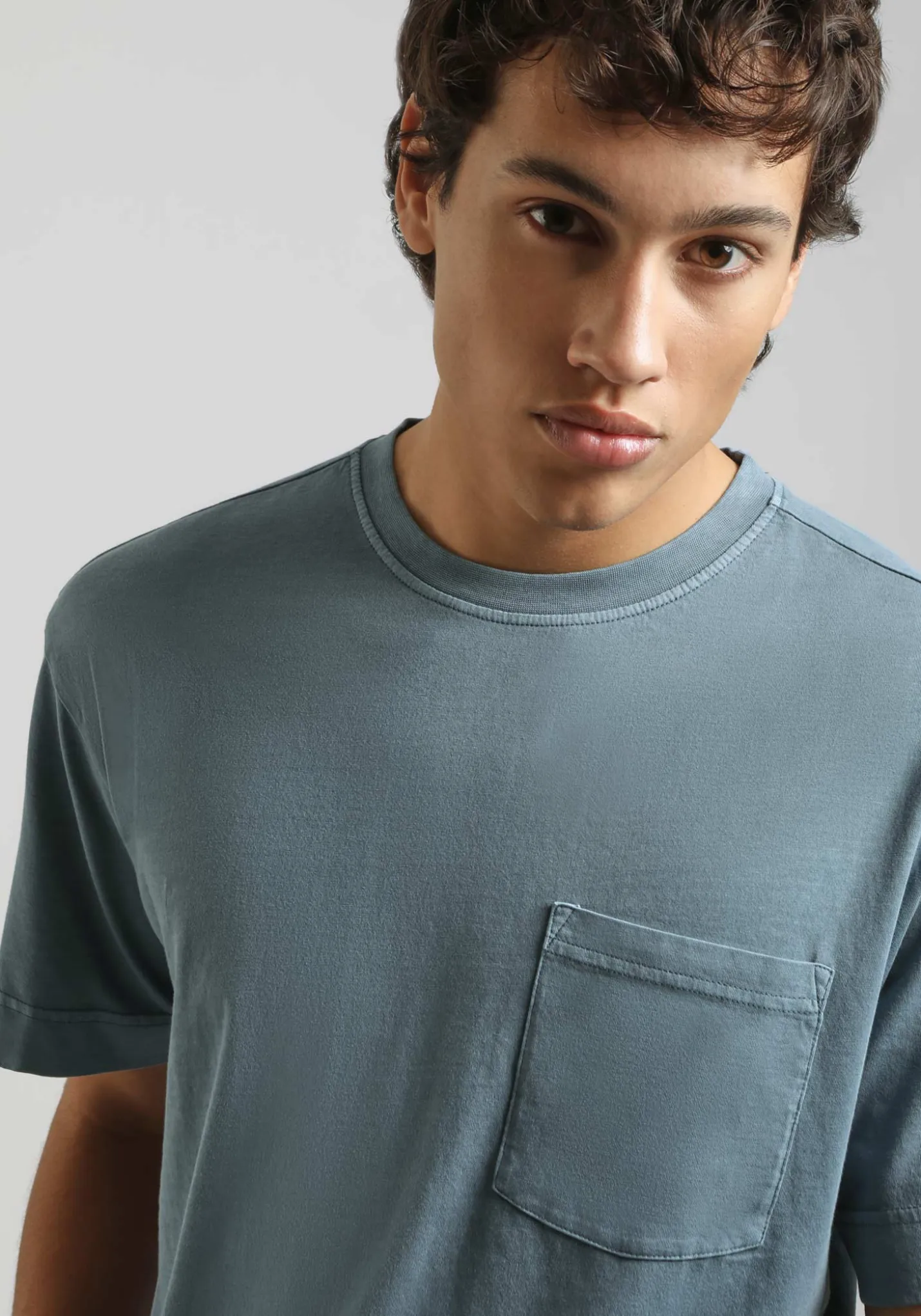 T-shirt effetto lavato con taschino